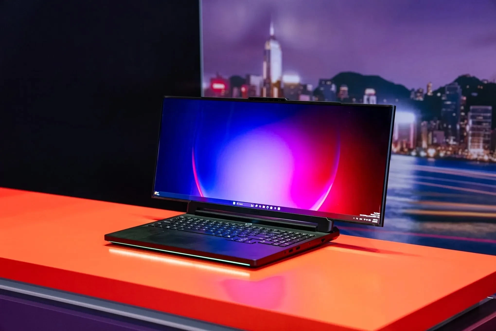 CES26: Laptop độc lạ của Lenovo: ThinkBook Plus Gen 7, Legion Pro Rollable và ThinkPad Rollable XD