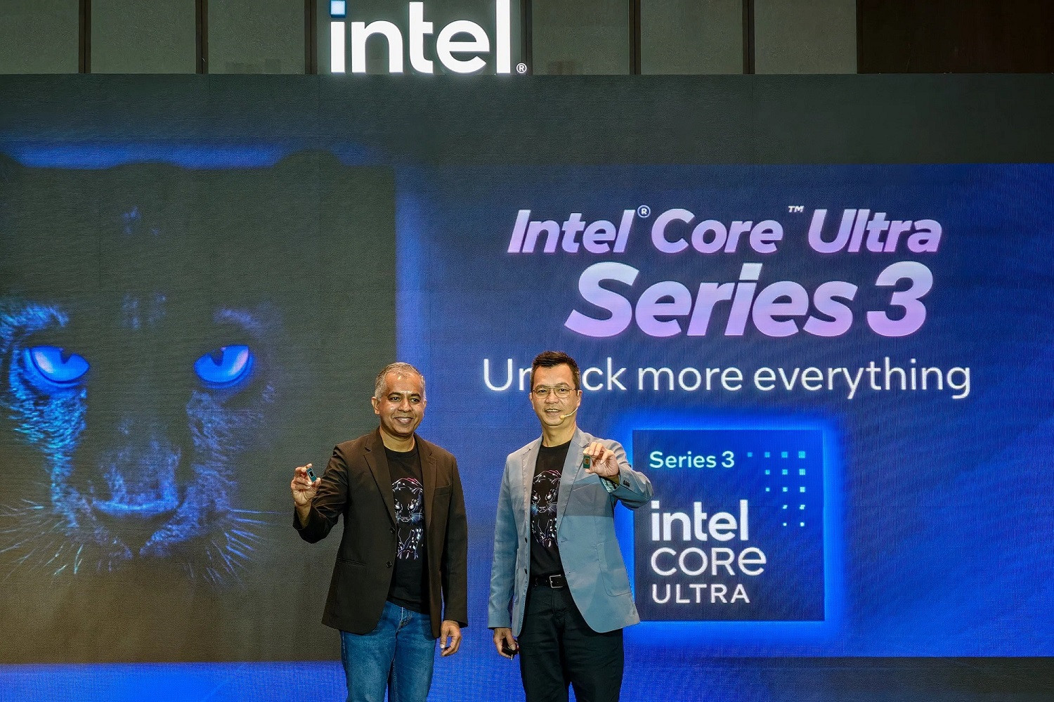 Laptop trang bị Intel Core Ultra Series 3 ra mắt tại Việt Nam: AI PC pin 27 tiếng, hiệu năng vượt trội