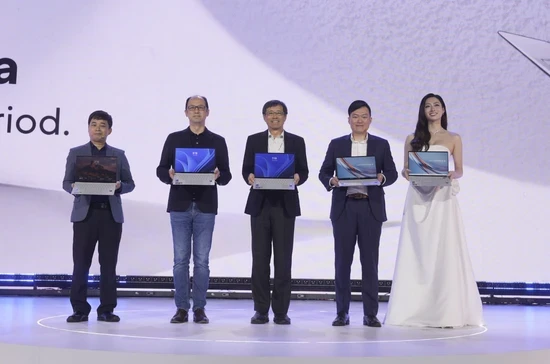 Thách thức mọi giới hạn, ASUS giới thiệu siêu phẩm Laptop có giá 100 triệu đồng?