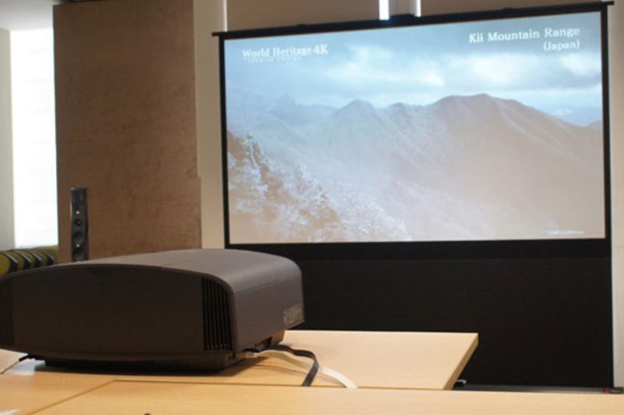 Đẳng cấp hóa trải nghiệm chơi Game trên màn hình lớn cùng máy chiếu tại gia!