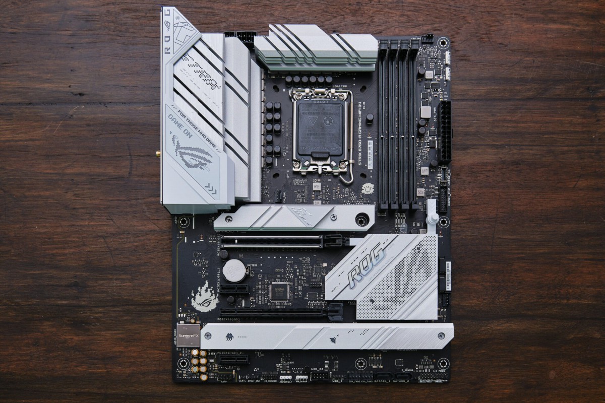 Trên tay bo mạch chủ ASUS ROG STRIX B760-A Gaming WiFi D4: Kích thước ATX với thiết kế đẹp mắt, hiệu năng mạnh mẽ hỗ trợ CPU Intel thế hệ 13